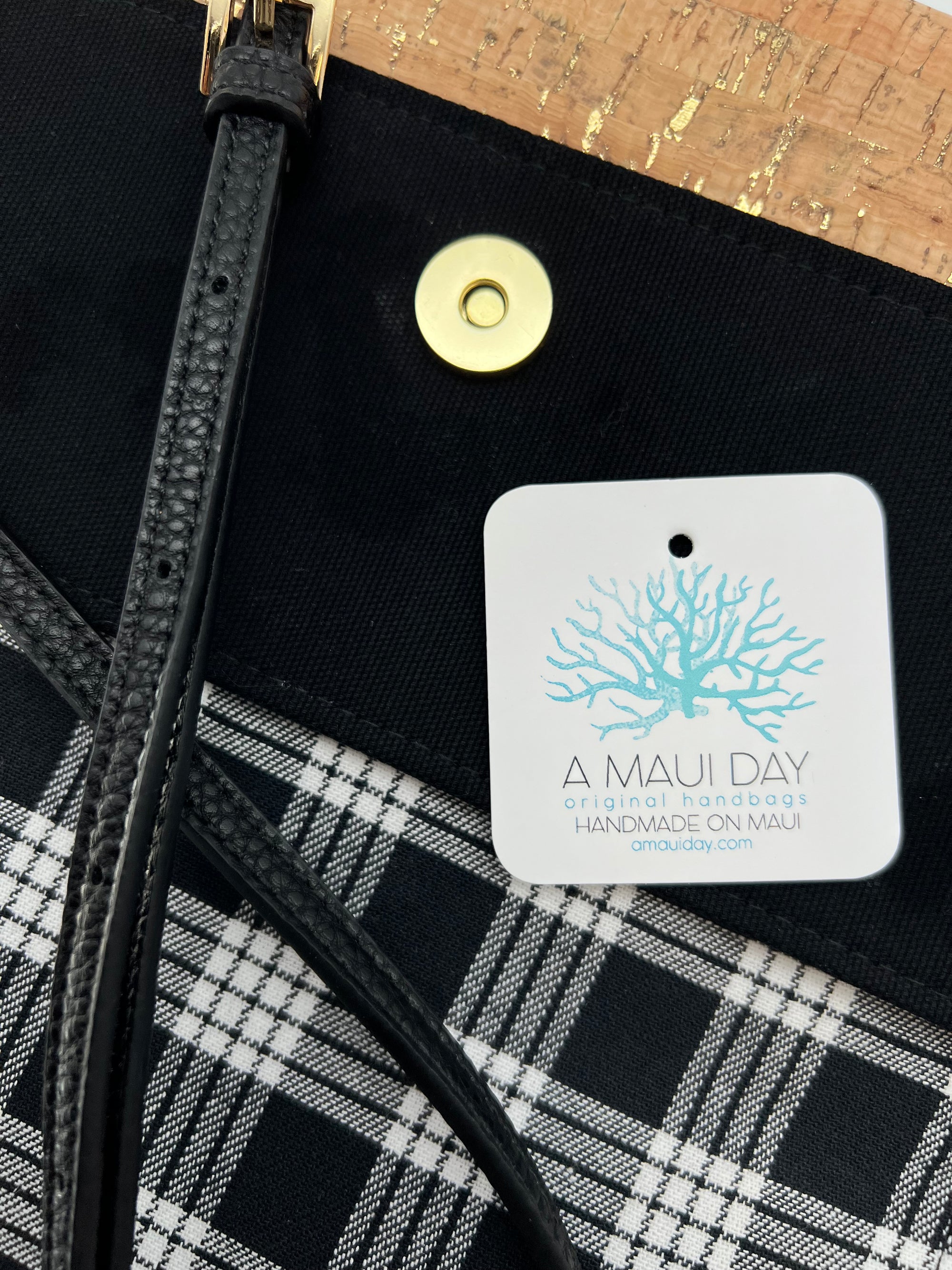 Pop-Up Mākeke - A Maui Day Original Handbags - Handprinted Fold-Over Handbag - Gold Quilt on Black Canvas - Inside
