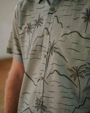 Pop-Up Mākeke - Aloha Ke Akua Clothing - Ki‘eki‘e Button Down Aloha Shirt - Buttons Close Up