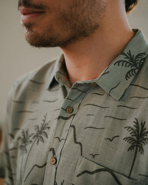 Pop-Up Mākeke - Aloha Ke Akua Clothing - Ki‘eki‘e Button Down Aloha Shirt - Collared Neck Close Up