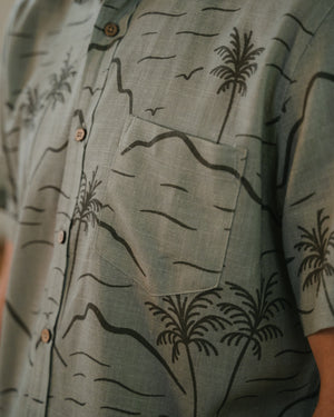 Pop-Up Mākeke - Aloha Ke Akua Clothing - Ki‘eki‘e Button Down Aloha Shirt - Pocket Close Up