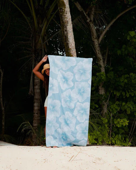 Pop-Up Mākeke - Aloha de Mele LLC - Sand Free Microfiber Towel - Summer Blue - Front View - In Use
