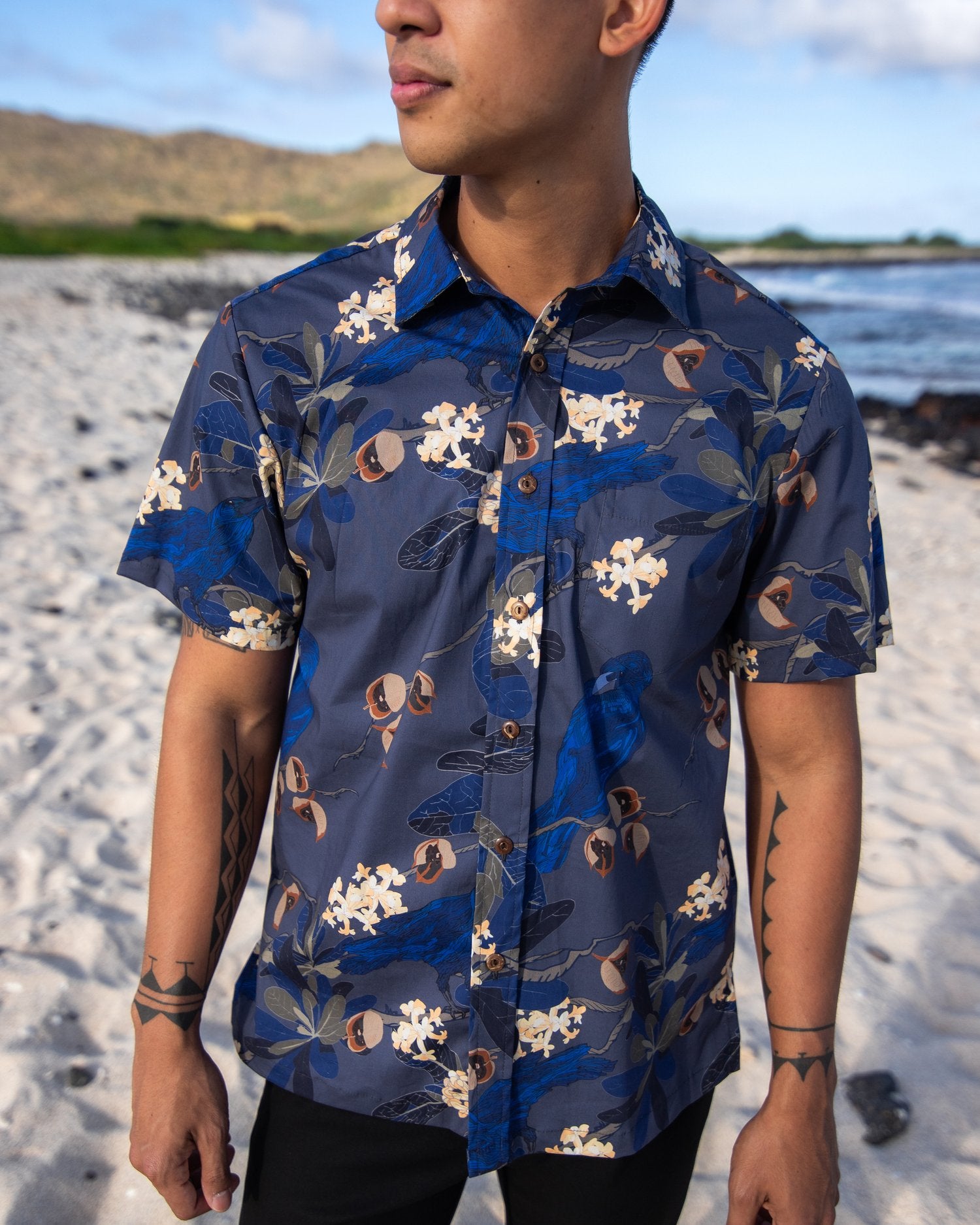 Pop-Up Mākeke - David Shepard Hawaii - Ho'awa & The ‘Alalā Men's Aloha Shirt - Close Up