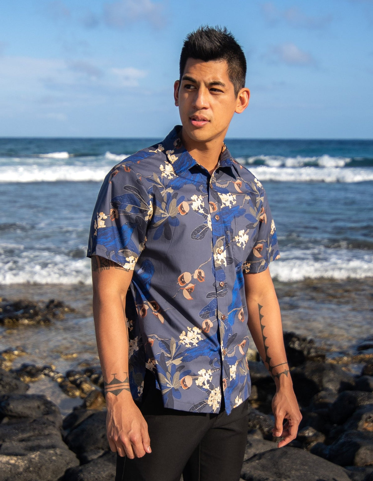 Pop-Up Mākeke - David Shepard Hawaii - Ho&#39;awa &amp; The ‘Alalā Men&#39;s Aloha Shirt - Front View
