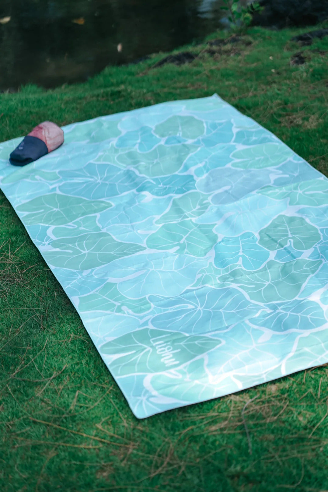 Pop-Up Mākeke - Lei'ohu Designs - Microfiber Beach Towel - Kalo Dream