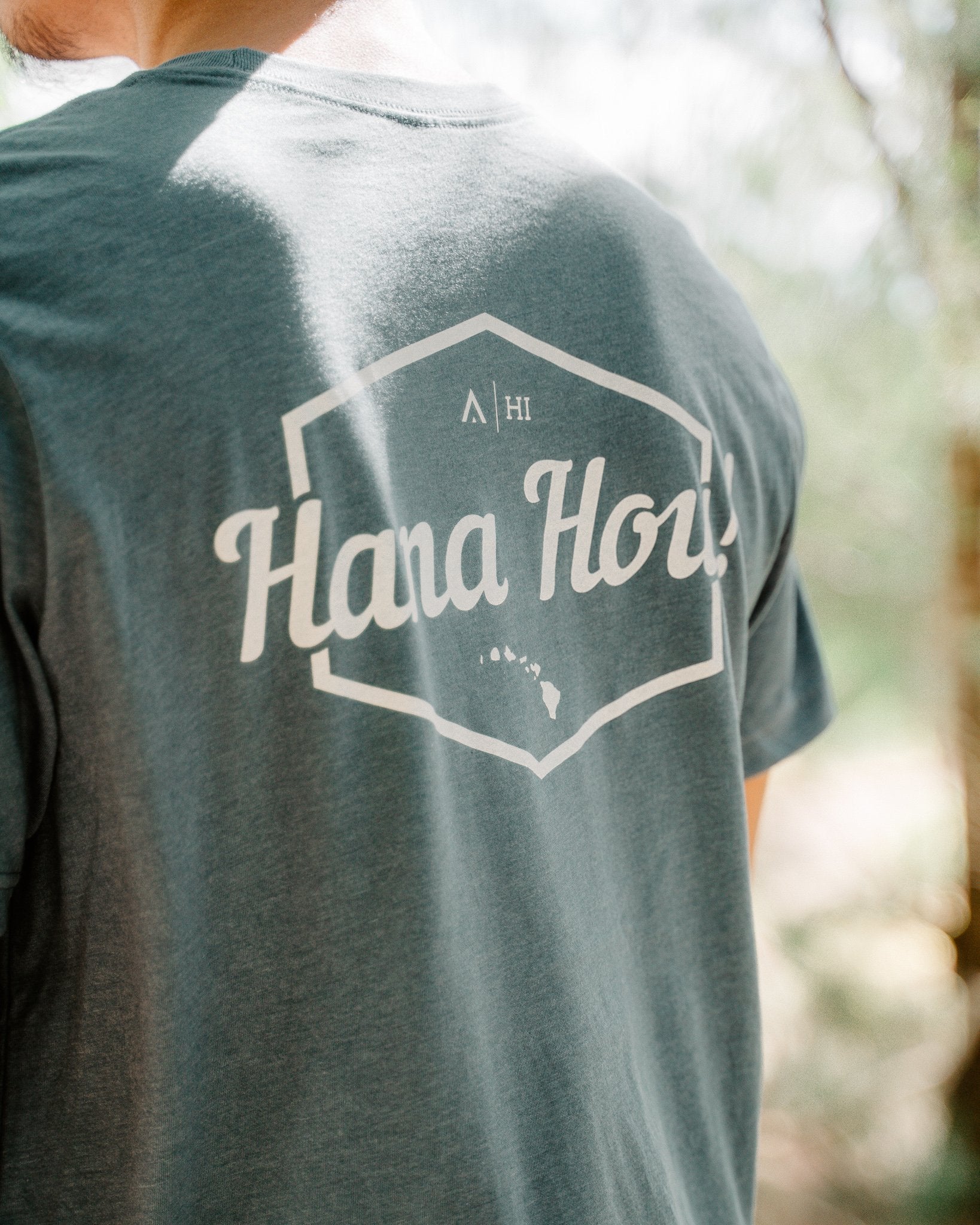 Pop-Up Mākeke - Aloha Ke Akua Clothing - Hana Hou Men's Short Sleeve T-Shirt - Heather Slate - In Use