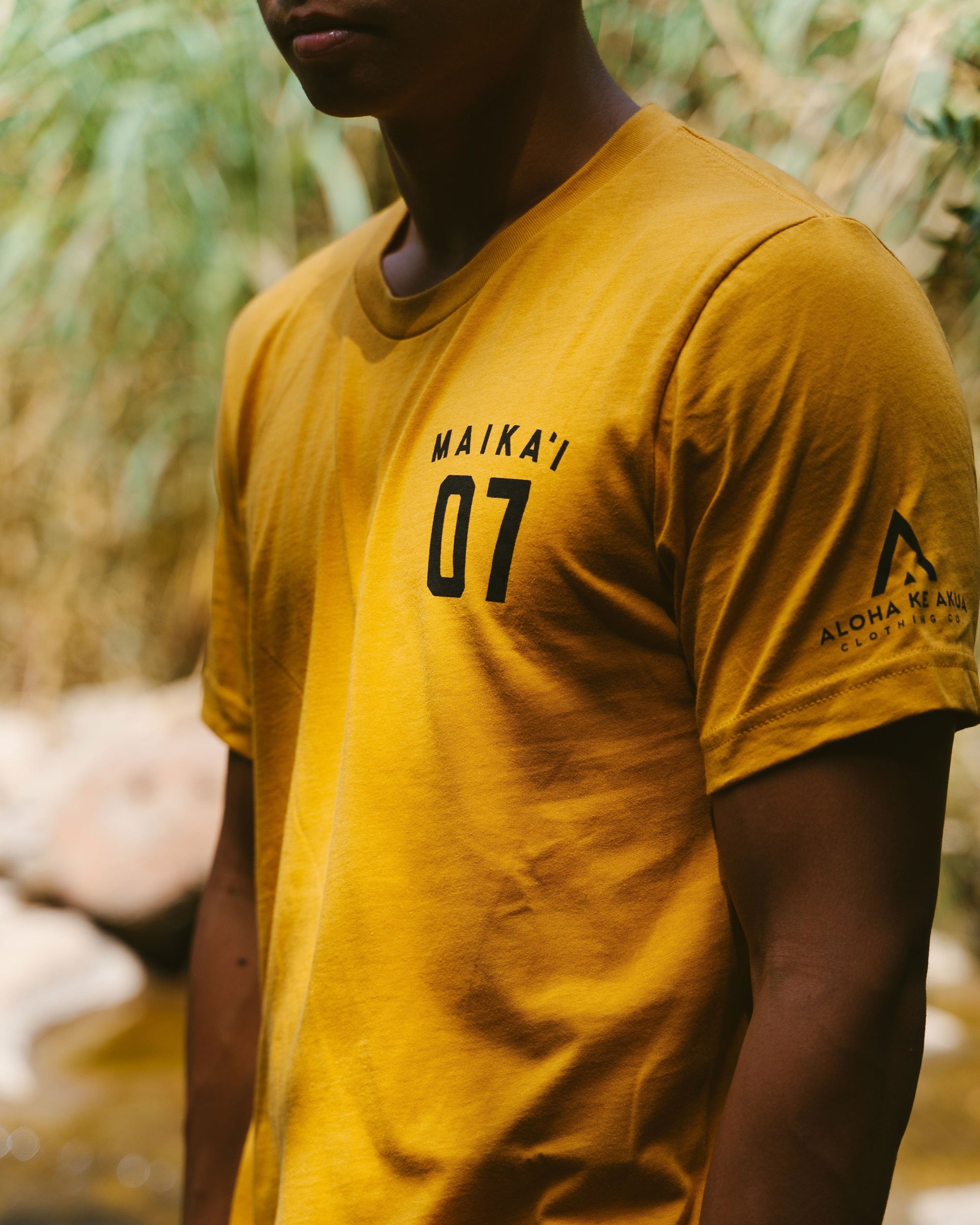 Pop-Up Mākeke - Aloha Ke Akua Clothing - Maikaʻi 07 Men's Short Sleeve T-Shirt - Mustard - In Use