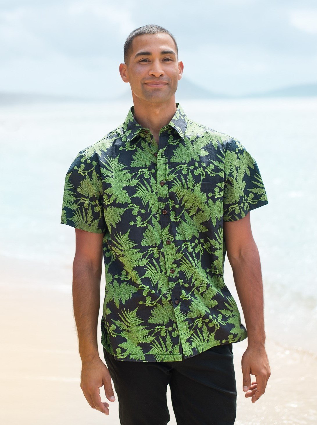 Pop-Up Mākeke - David Shepard Hawaii - Hāpuʻu Tree Fern Men&#39;s Aloha Shirt - Close Up