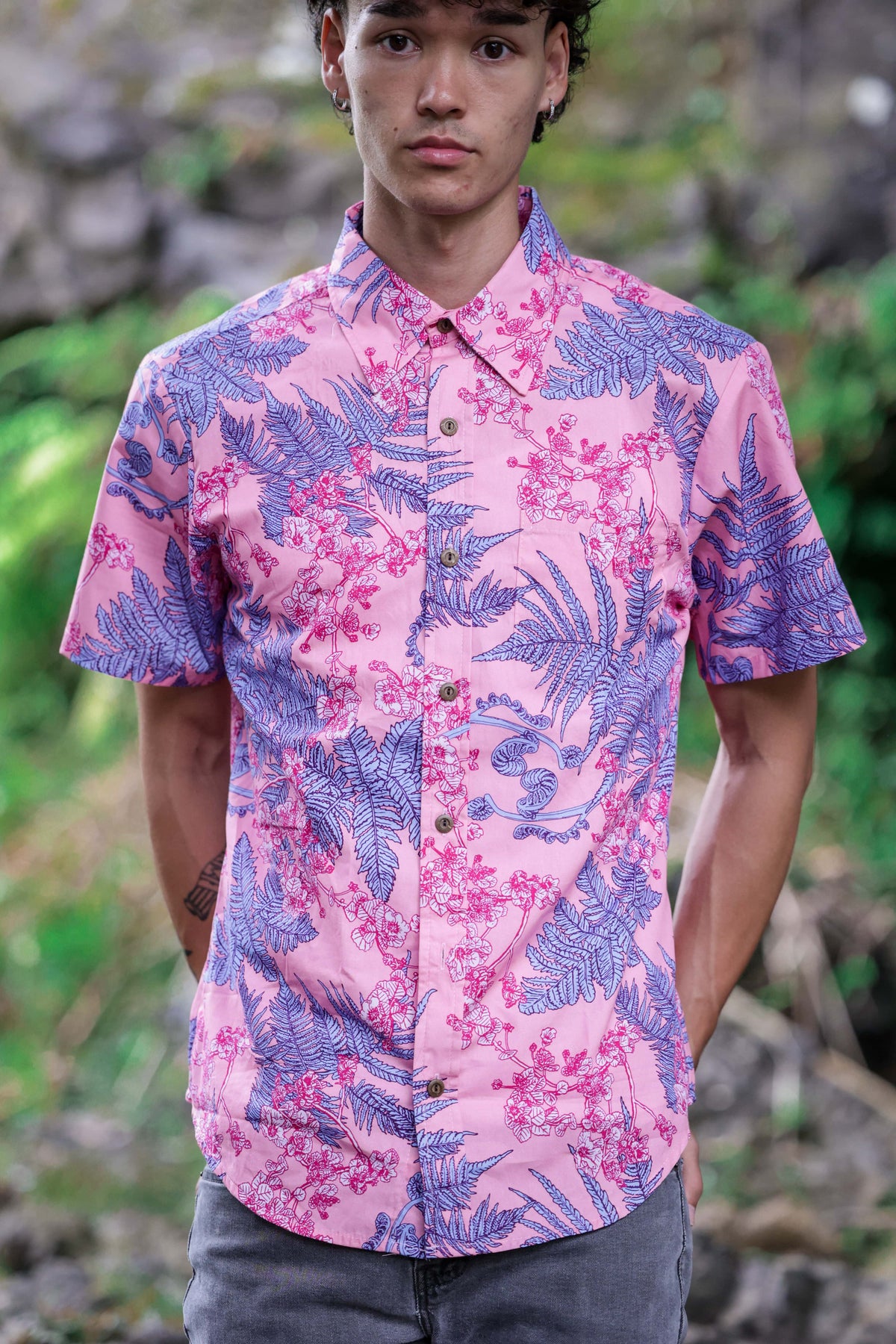 Pop-Up Mākeke - David Shepard Hawaii - Hāpuʻu &#39;Ilima Mauka to Makai Coral Men&#39;s Aloha Shirt - Close Up