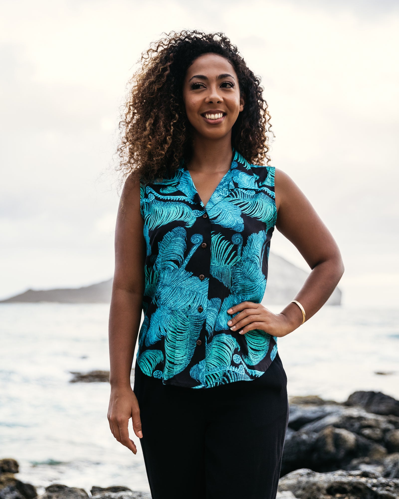 Pop-Up Mākeke - David Shepard Hawaii - ‘Ama’u Fern Teal Sleeveless Women's Aloha Shirt