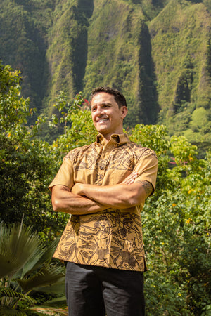 Pop-Up Mākeke - Nakeʻu Awai - Warrior Pullover Aloha Shirt (2)
