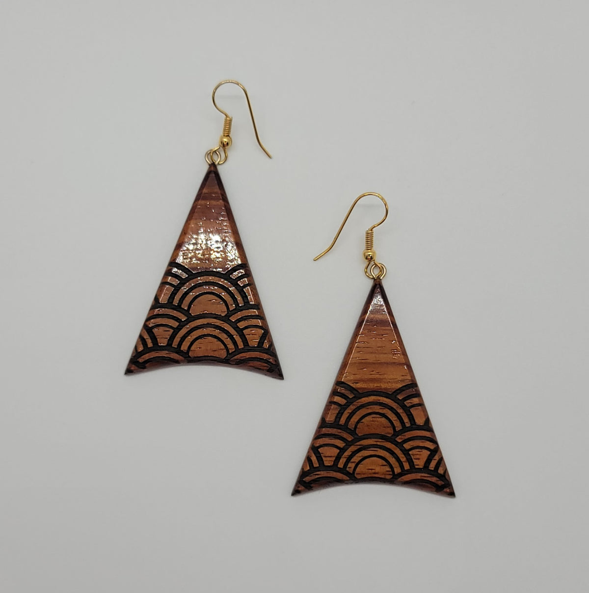 Koa Sail Engraved Earring - Anuenue